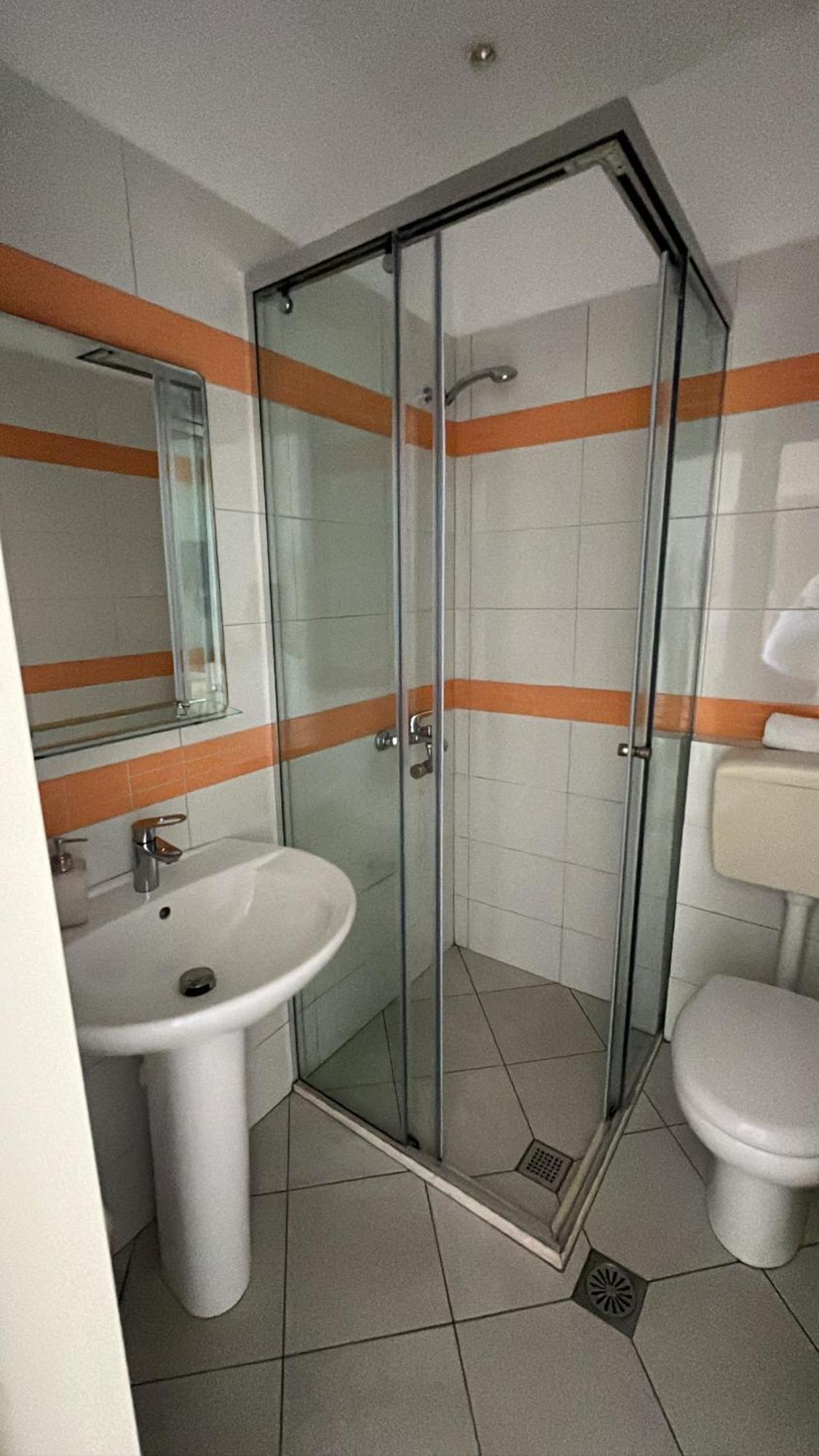 דרמי Hotel Jon מראה חיצוני תמונה